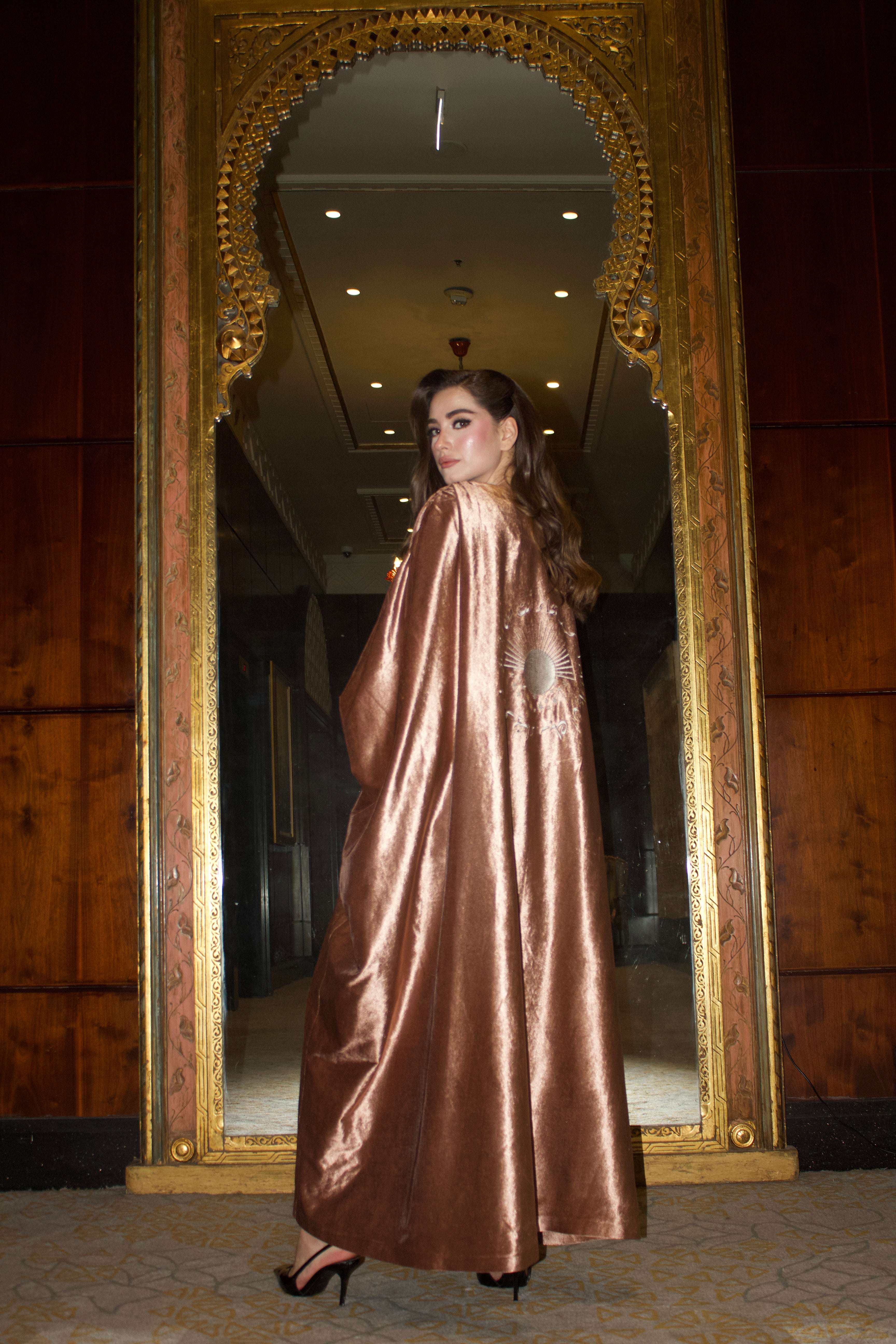 Flowing dress with front twist