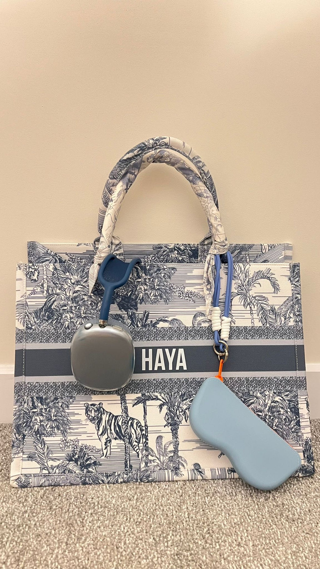 Sunglasses case with colorful charm